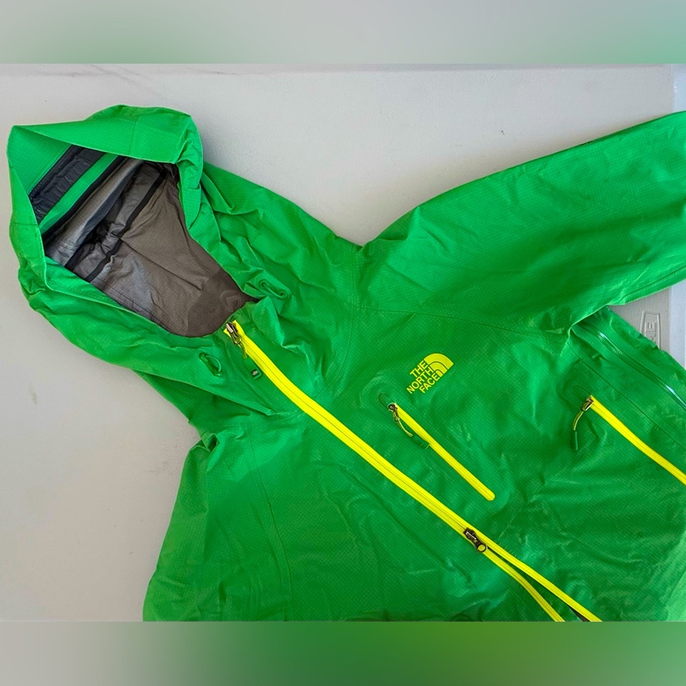 The North Face Summit Series Shell Layer. Size S.